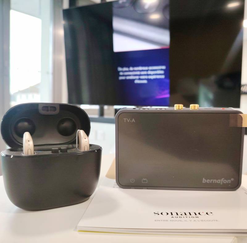 Comment mieux entendre sa télévision avec ses appareils auditifs grâce à la connexion Bluetooth avec l'aide d'un audioprothésiste à Belley