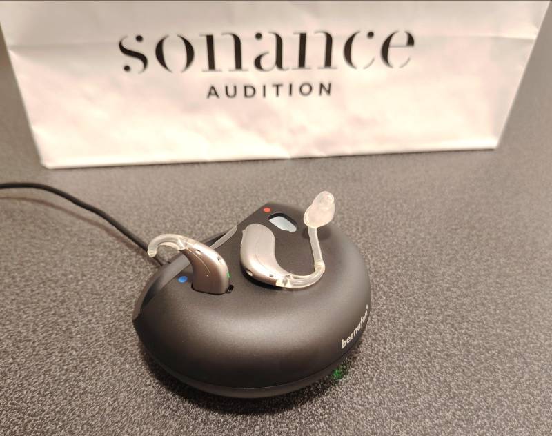 Essai gratuit d'appareil auditif rechargeable contour d'oreille chez un audioprothésiste à Belley